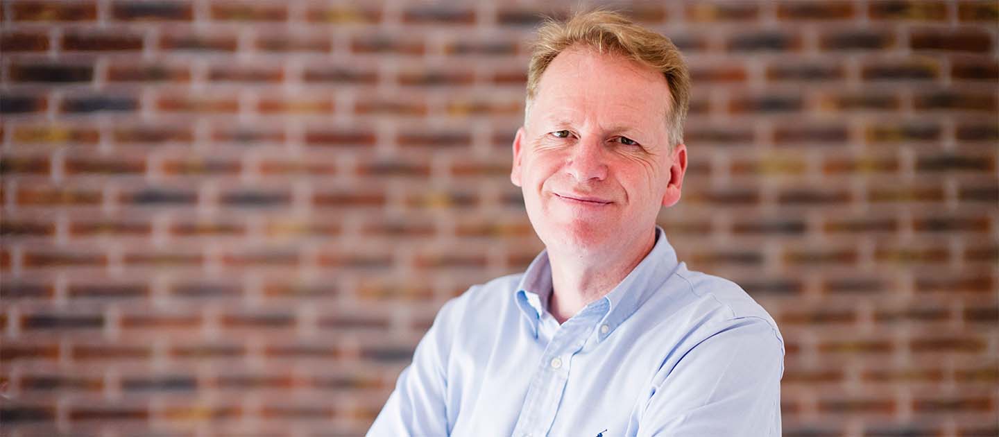 ���ϲ����� Co-Founder and Executive Chair, Nigel Toon, steps down